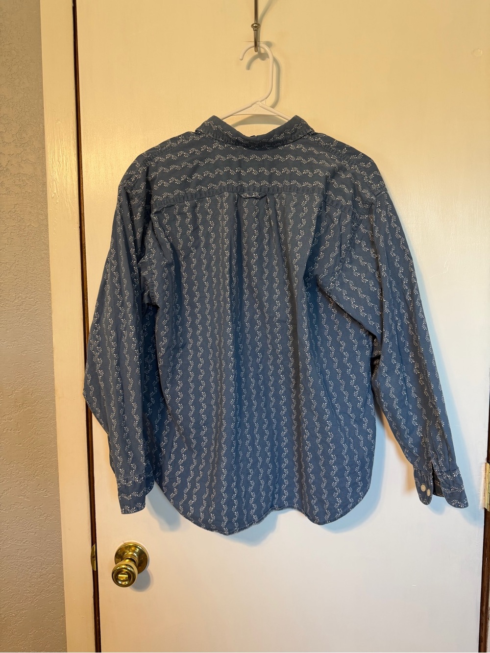 Lee Men's Blue Printed Button-Down Shirt - Picture 3 of 3